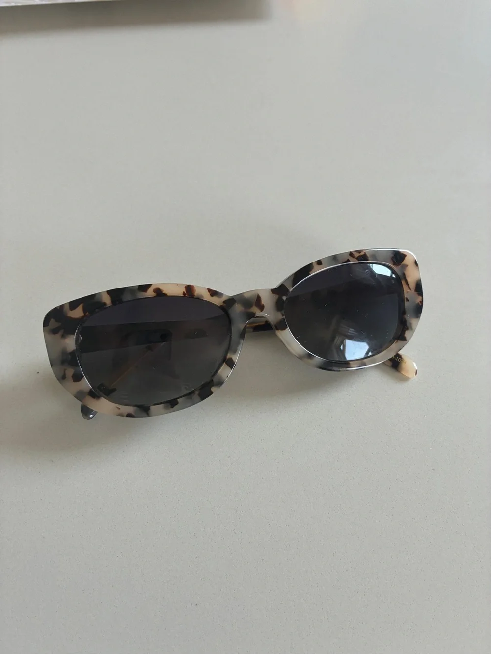 Tortoiseshell Cat-Eye Sunglasses for Women - Beige Brown Frame